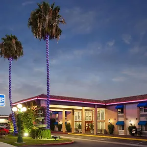 Travelodge By Wyndham Orange County Airport/ United States